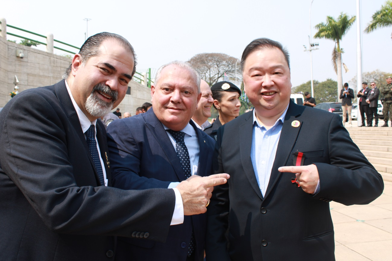 Câmara de Comércio de Desenvolvimento Internacional Brasil-China Recebe Honrarias no Obelisco do Ibirapuera巴中国际发展商会在标志性的伊比拉普埃拉公园纪念方尖碑接受授勋